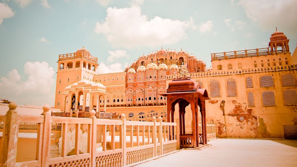 who built HawaMahal